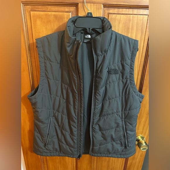 NorthFace vest - gray - women’s large - Picture 2 of 4